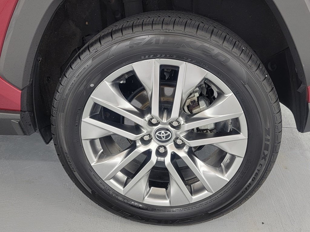 Certified 2020 Toyota RAV4 XLE Premium AWD/4WD image 11