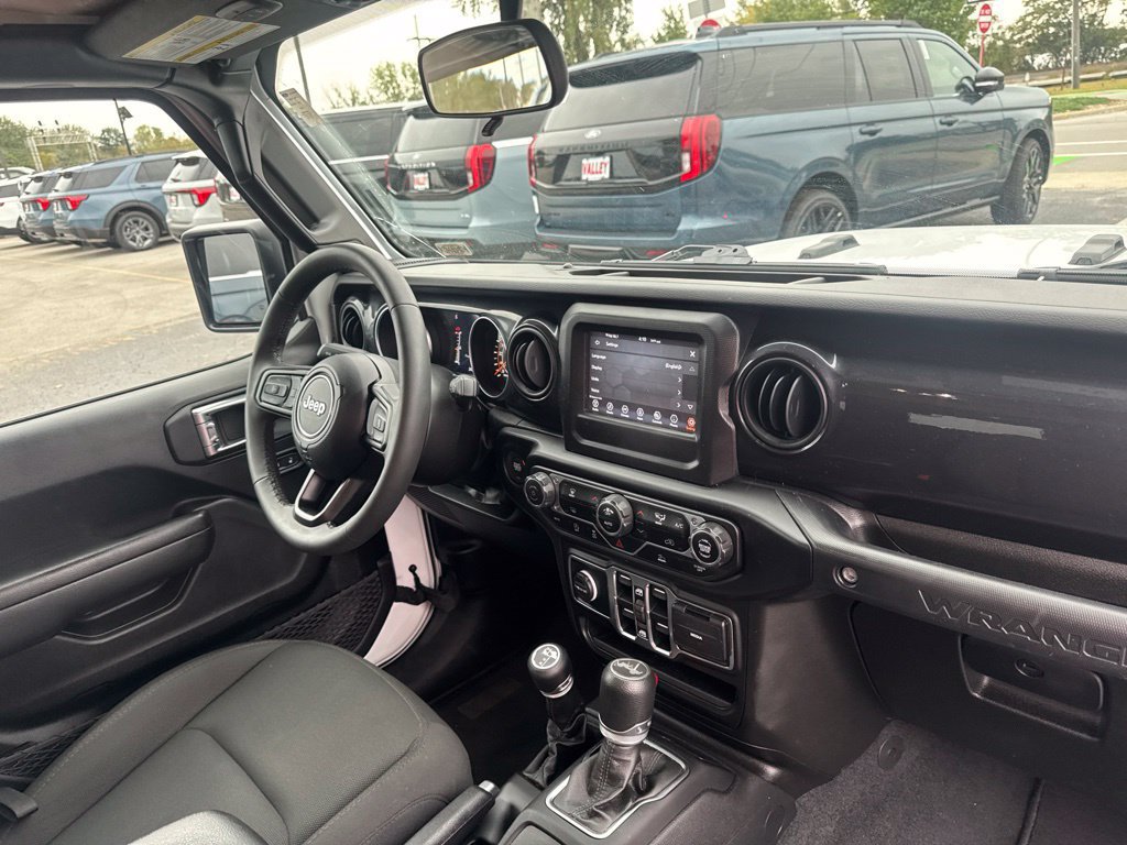 Used 2023 Jeep Wrangler Unlimited Sport AWD/4WD image 34