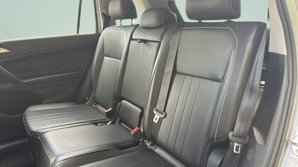 Used 2024 Volkswagen Tiguan SE AWD/4WD image 28
