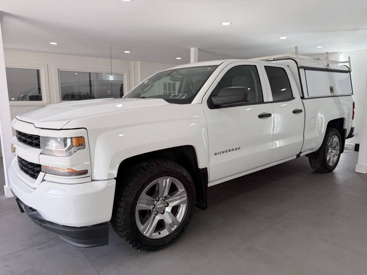 Used 2016 Chevrolet Silverado 1500 Custom w/ Custom Convenience Package AWD/4WD image 3