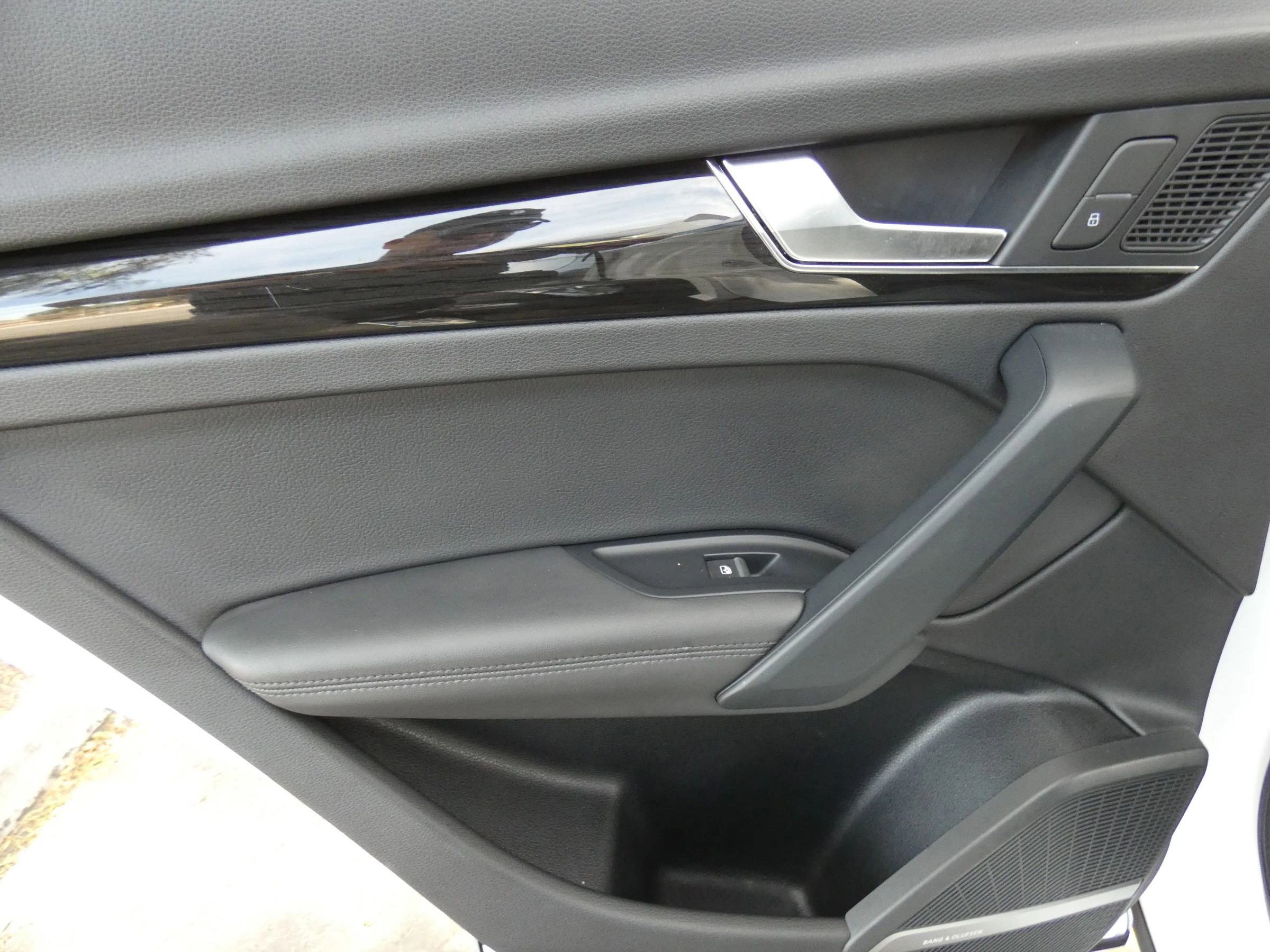 Used 2020 Audi Q5 e Premium Plus image 38
