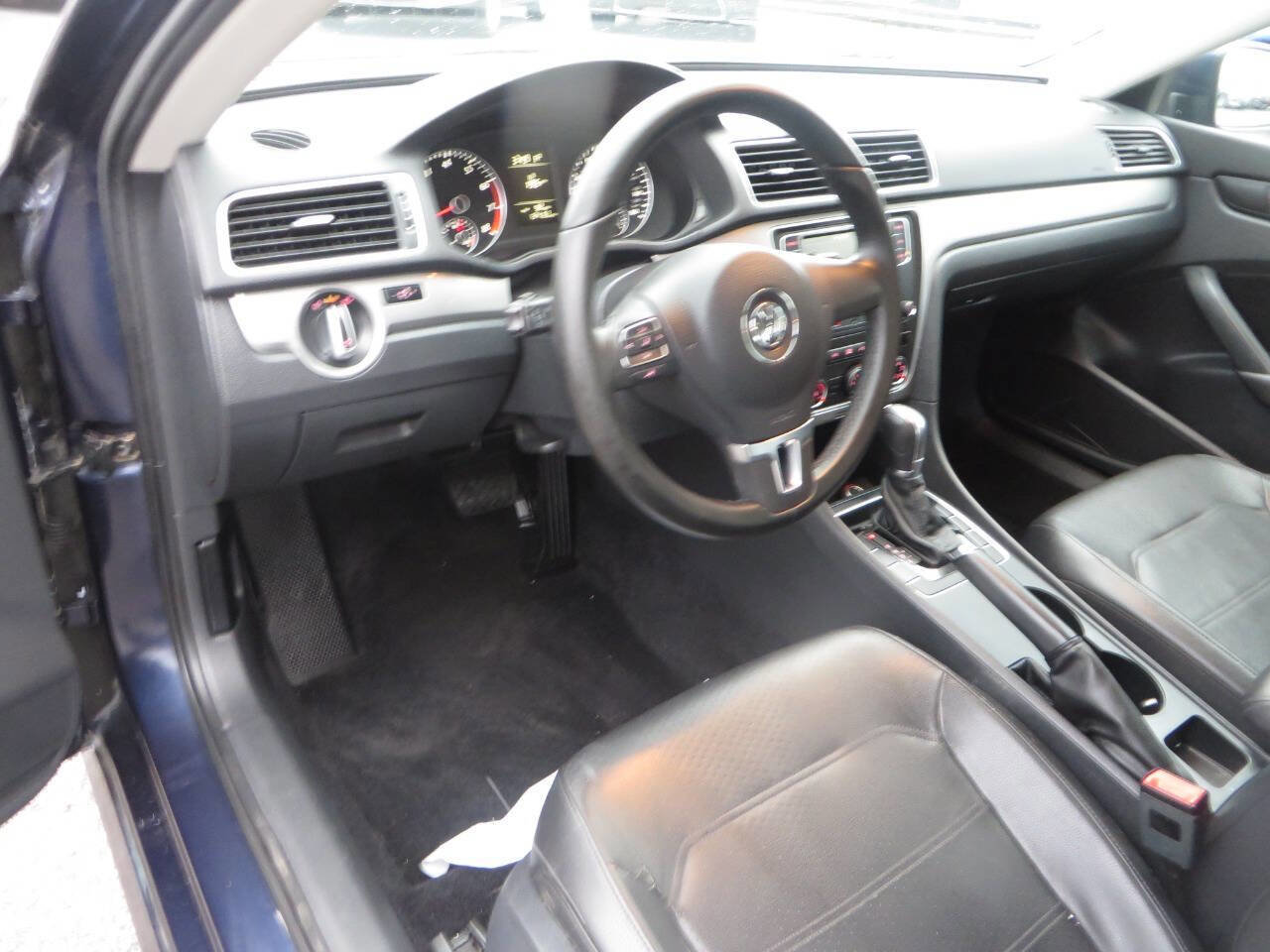 Used 2015 Volkswagen Passat 1.8T Wolfsburg Edition image 11