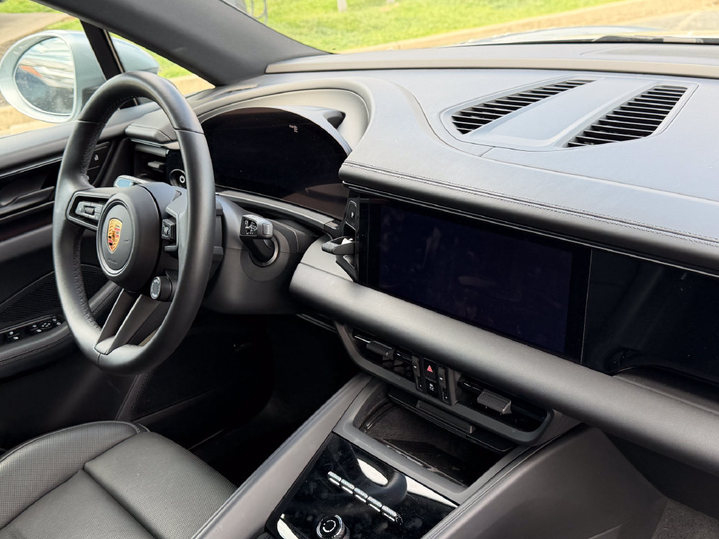 Used 2025 Porsche Macan 4 Electric AWD/4WD image 13