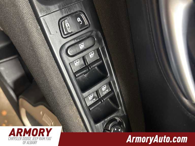 Used 2016 Jeep Renegade Latitude image 8