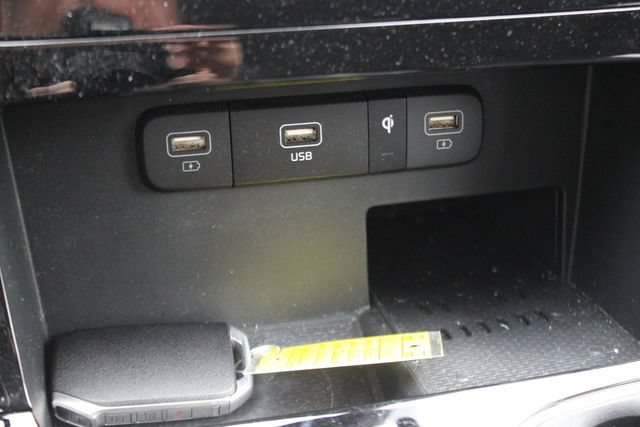Used 2024 Kia Carnival EX FWD image 10