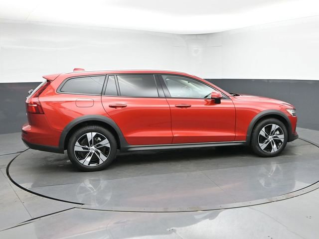 Used 2025 Volvo V60 B5 Cross Country Plus AWD/4WD image 9