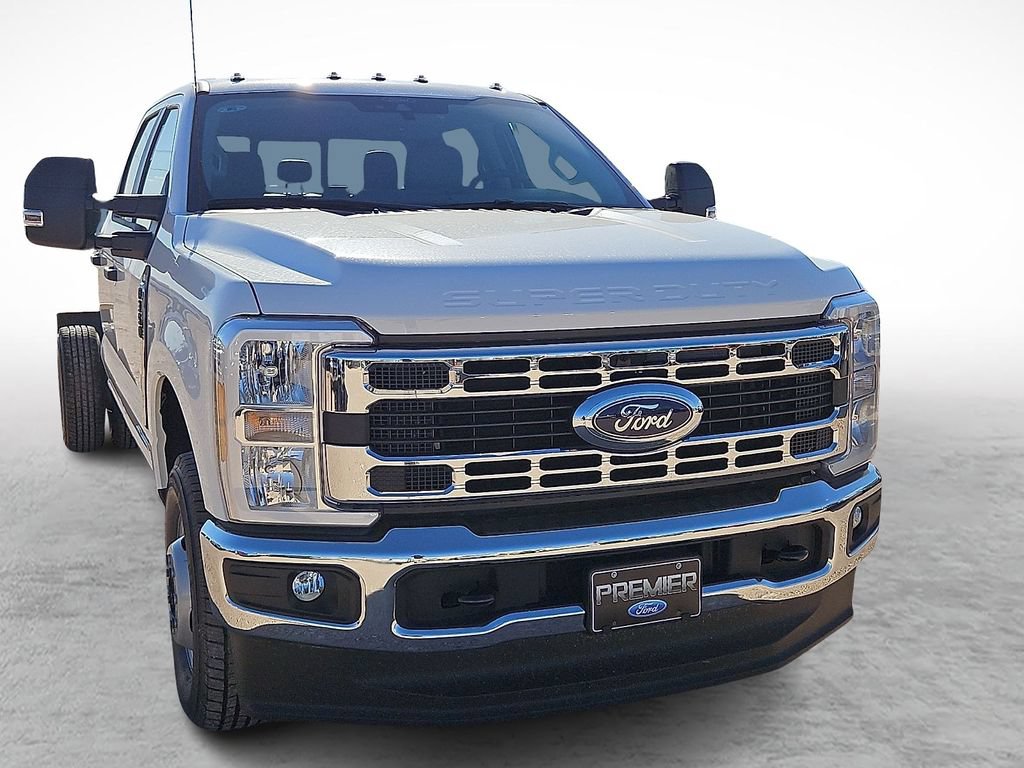 New 2026 Ford F350 XL w/ XL Chrome Package AWD/4WD image 2