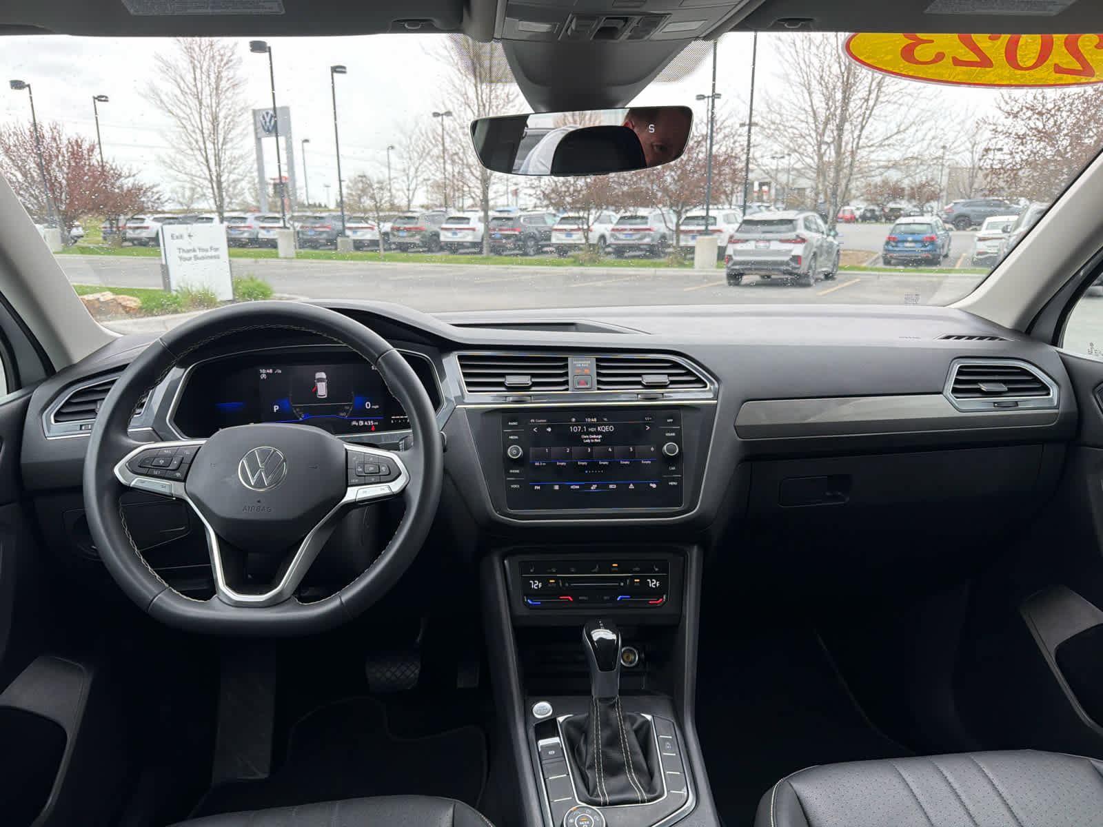Used 2023 Volkswagen Tiguan SE w/ Panoramic Sunroof Package AWD/4WD image 17