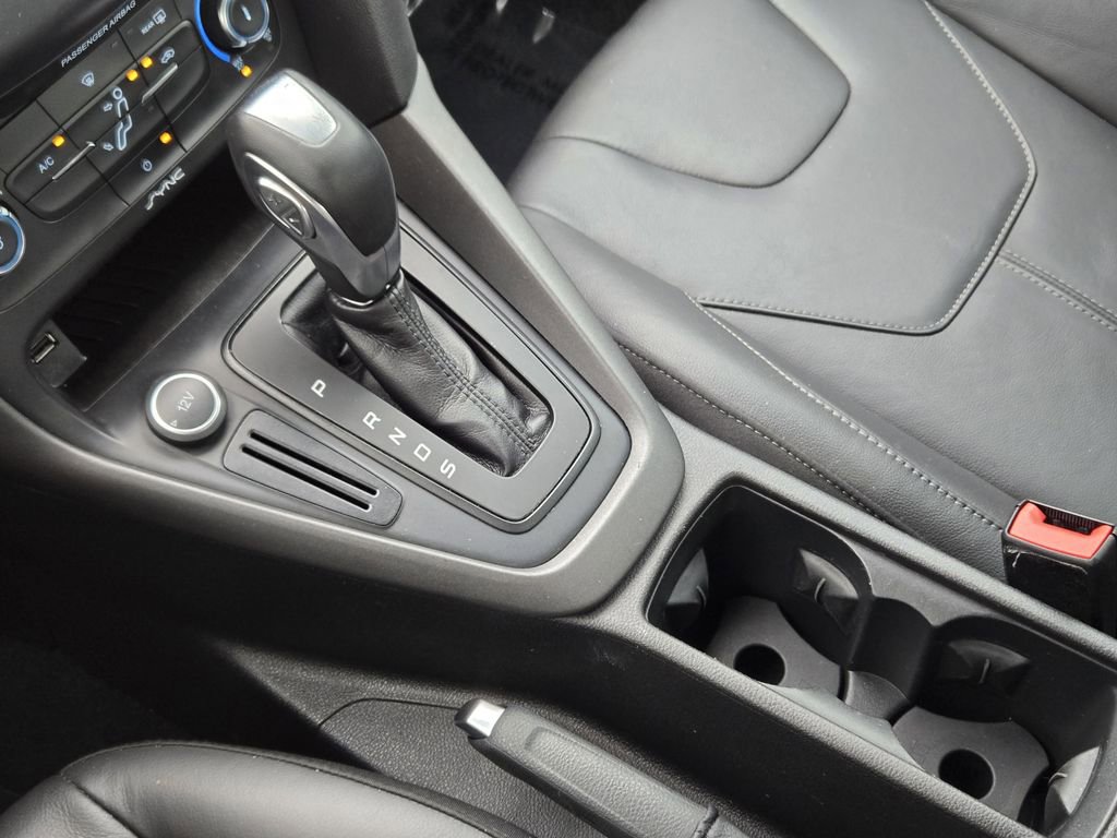 Used 2015 Ford Focus SE w/ Equipment Group 201A image 24