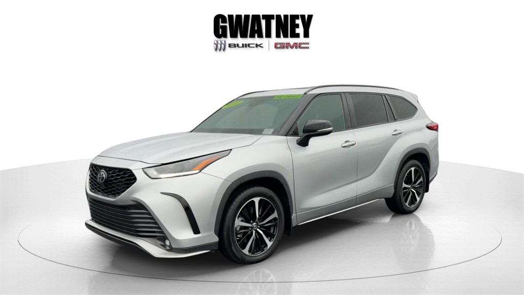 Used 2022 Toyota Highlander XSE image 3