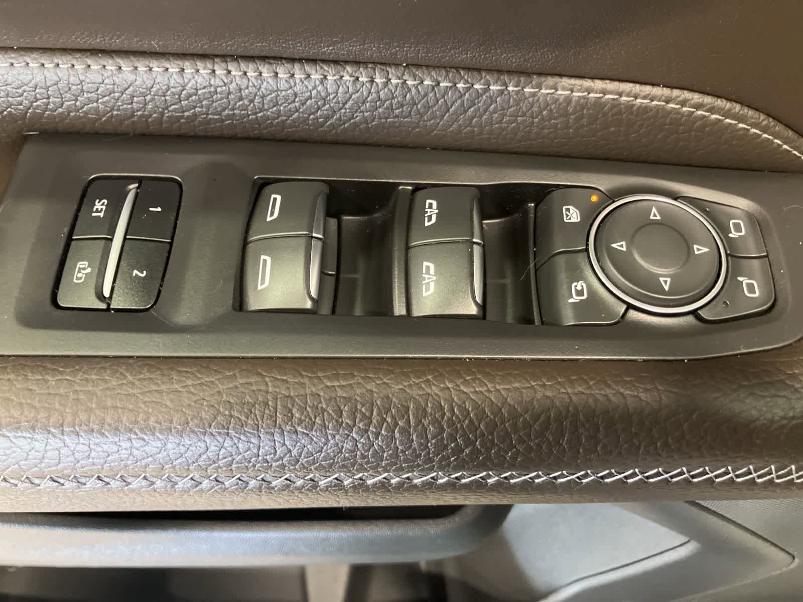 Used 2023 GMC Yukon Denali AWD/4WD image 15