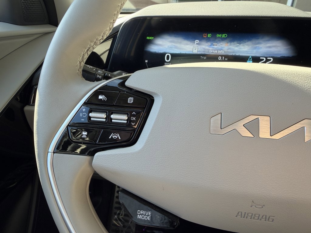 Used 2024 Kia Niro Wave w/ Wave Preserve Package image 27