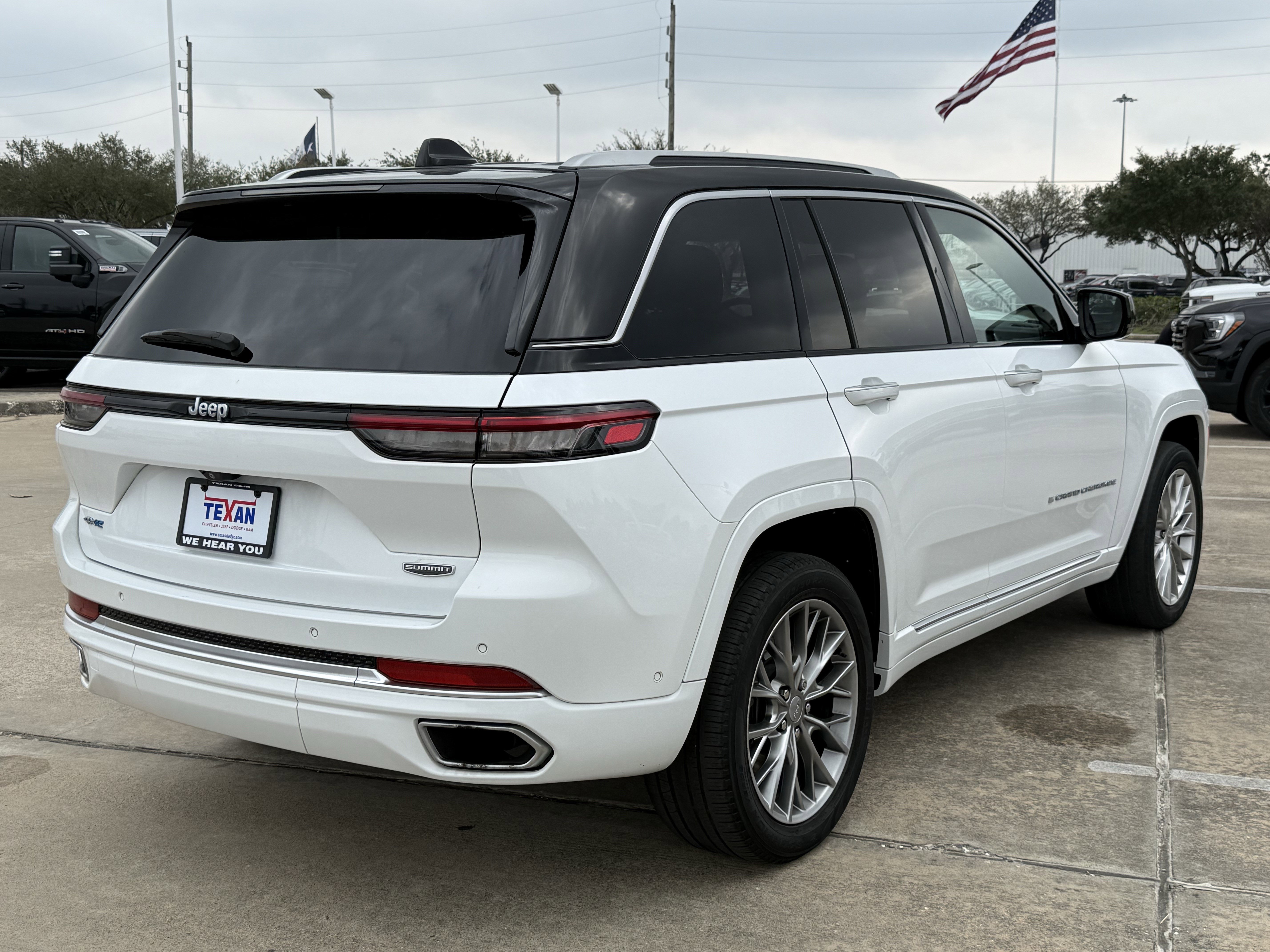 Used 2022 Jeep Grand Cherokee Summit w/ Luxury Tech Group V image 5