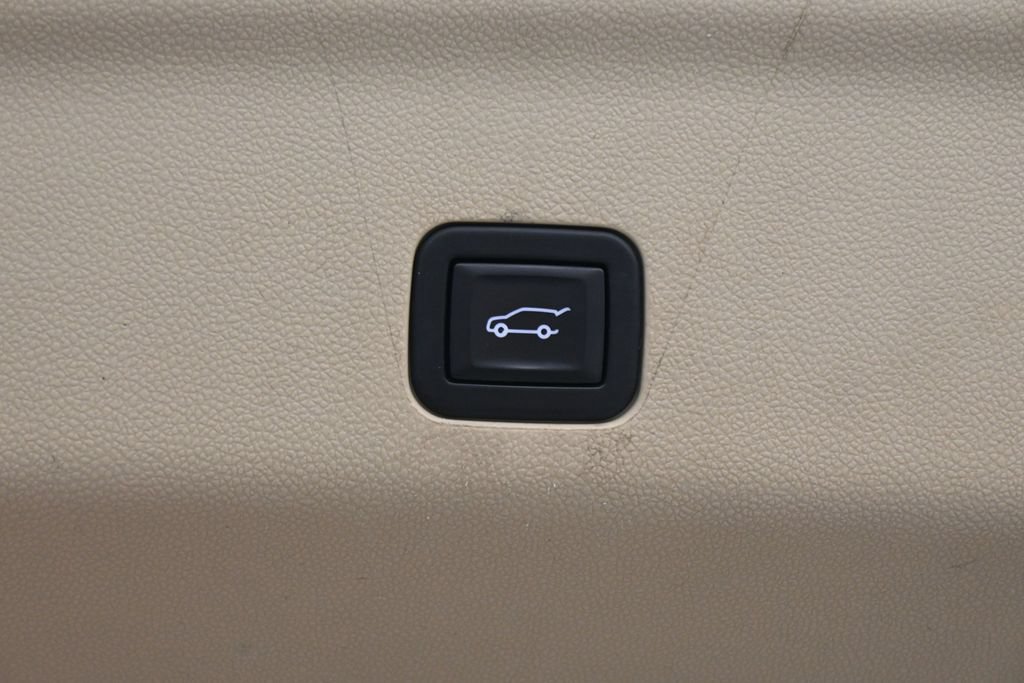 Used 2023 Cadillac Escalade Premium Luxury AWD/4WD image 36