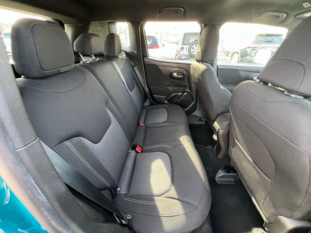 Used 2021 Jeep Renegade Latitude image 25