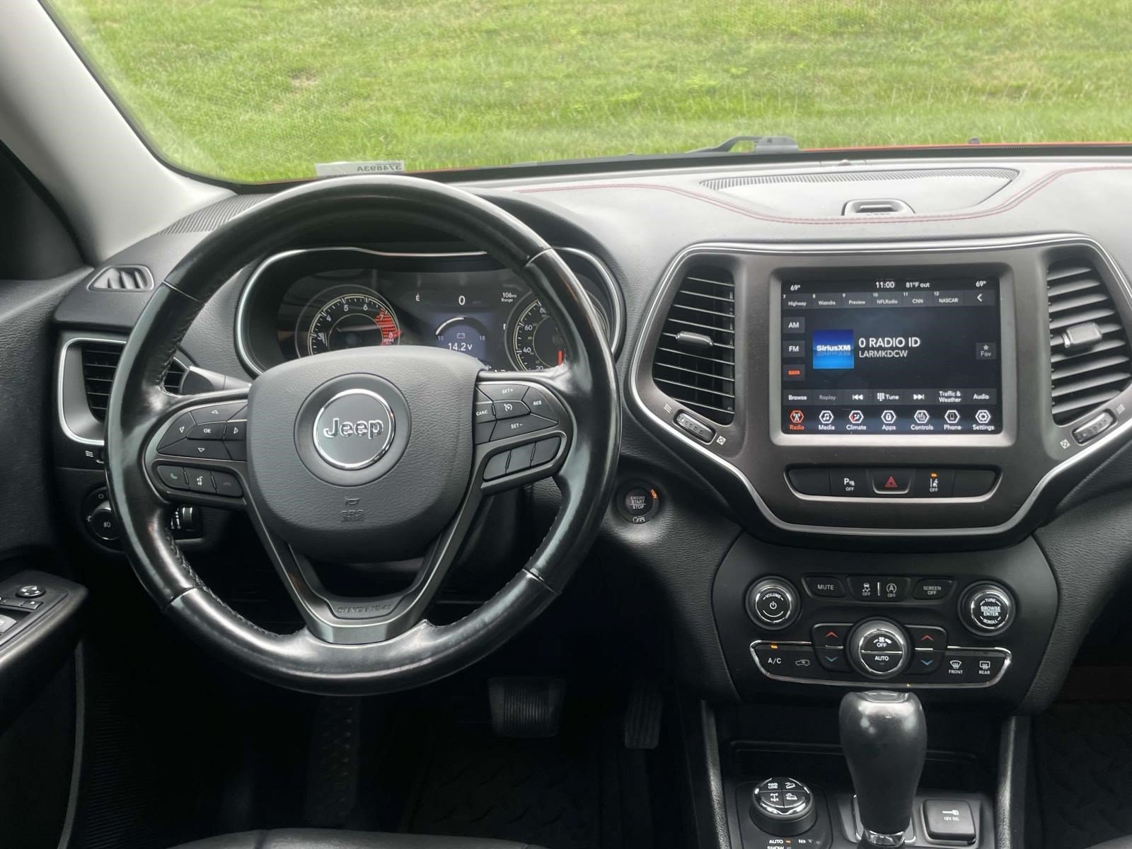Used 2021 Jeep Cherokee Trailhawk AWD/4WD image 12