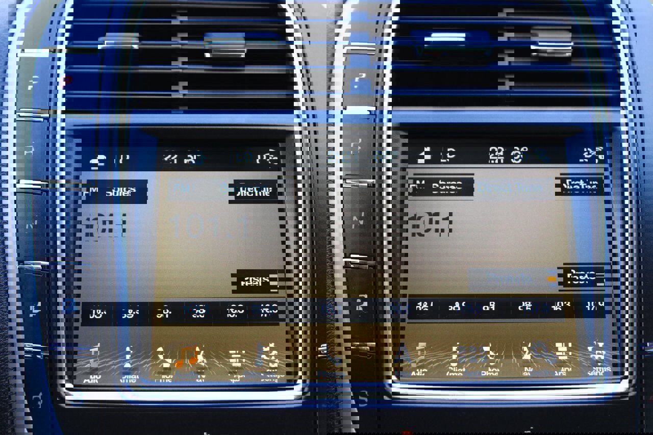 Used 2018 Lincoln MKX Reserve w/ Enhanced Security Package image 19