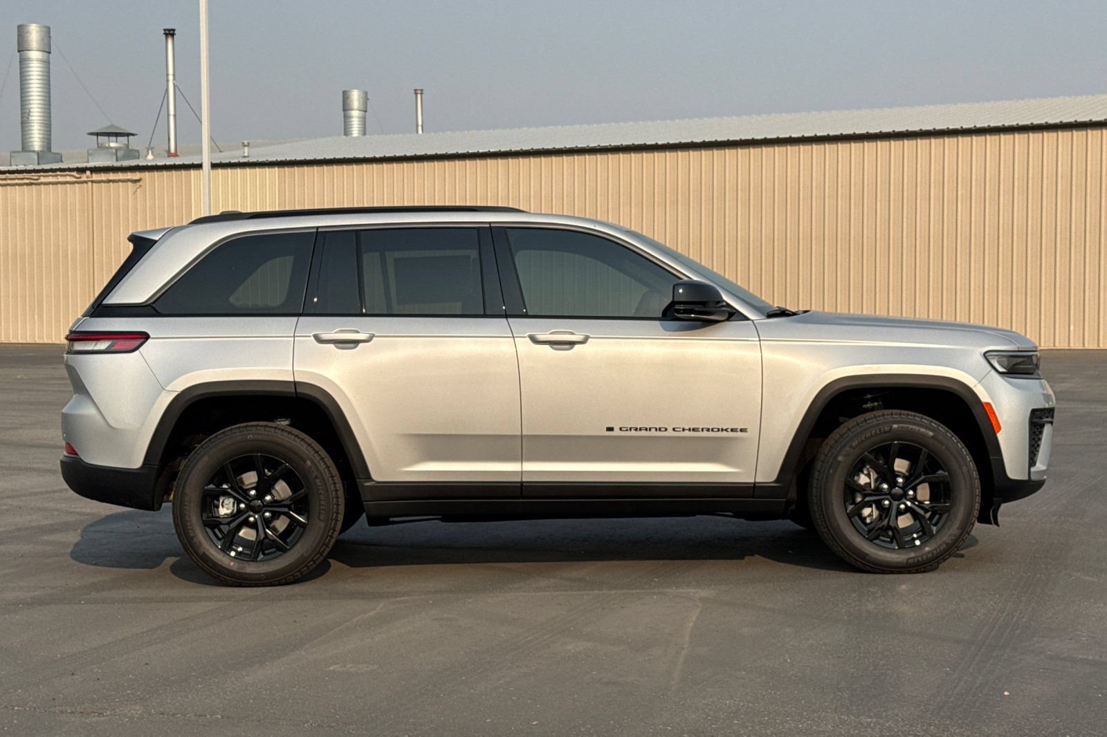 New 2026 Jeep Grand Cherokee Altitude AWD/4WD image 2