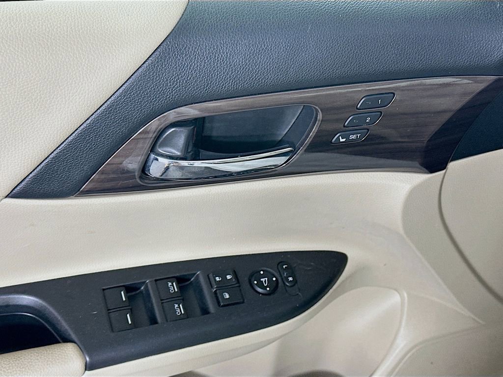 Used 2017 Honda Accord Touring image 24