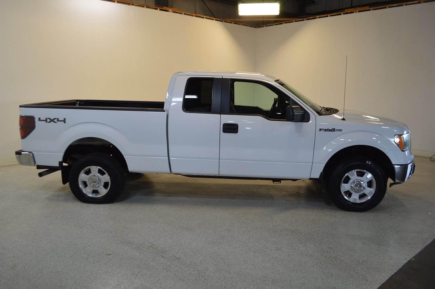 Used 2012 Ford F150 XLT AWD/4WD image 2