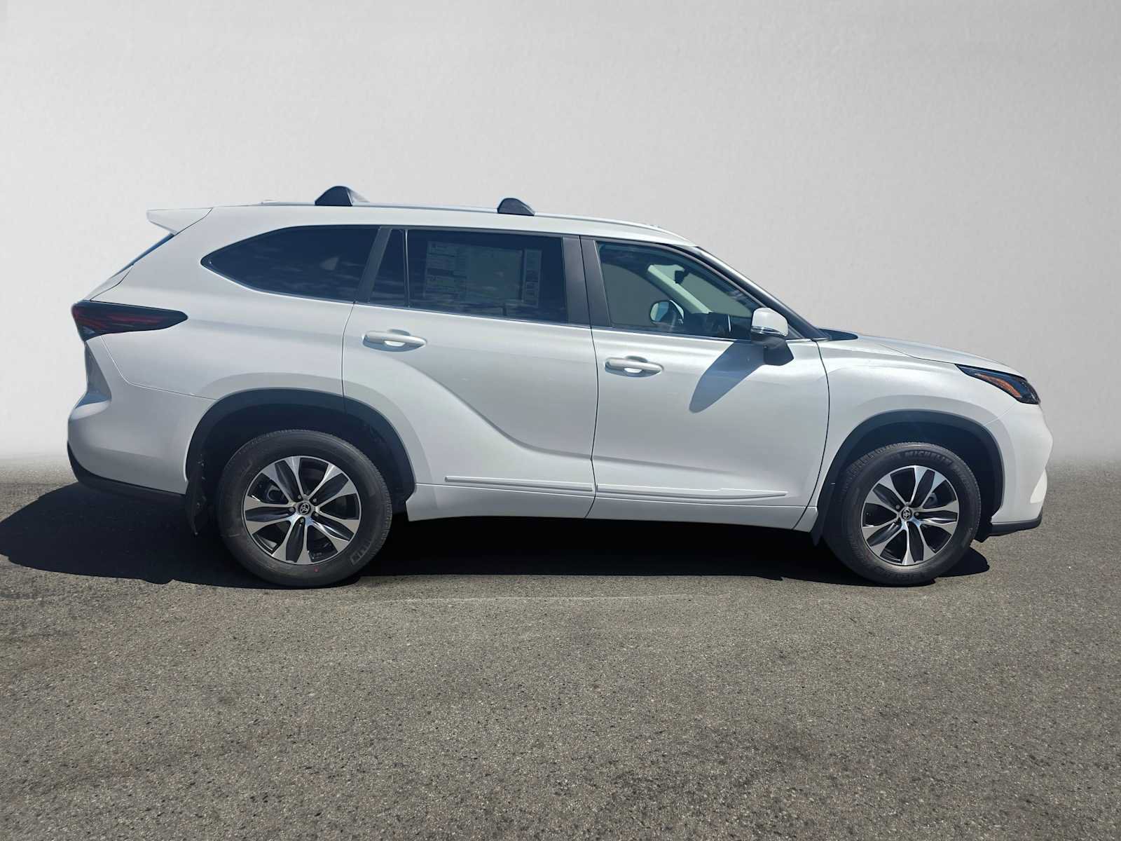 New 2026 Toyota Highlander XLE w/ Protection Package #3 (TMS) AWD/4WD image 2