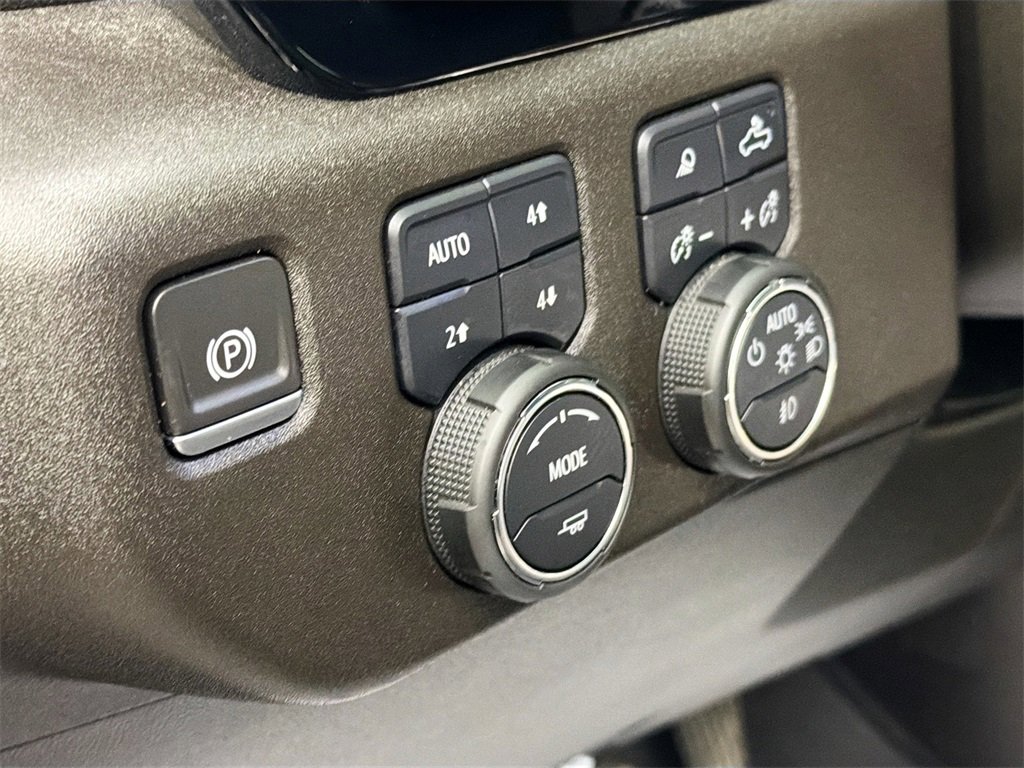 Used 2023 Chevrolet Silverado 1500 High Country w/ Technology Package image 10