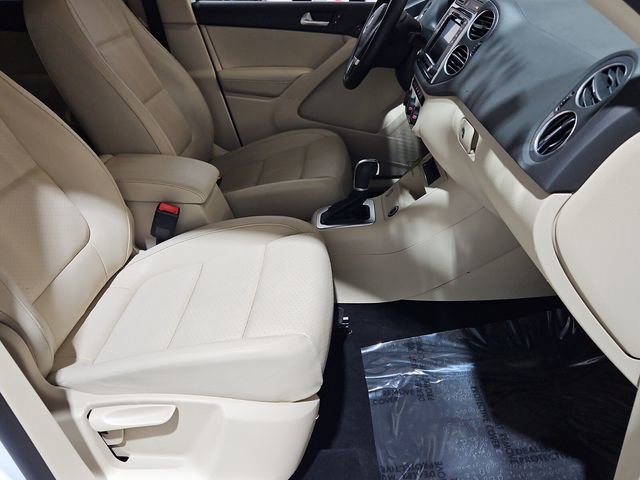 Used 2017 Volkswagen Tiguan S image 19