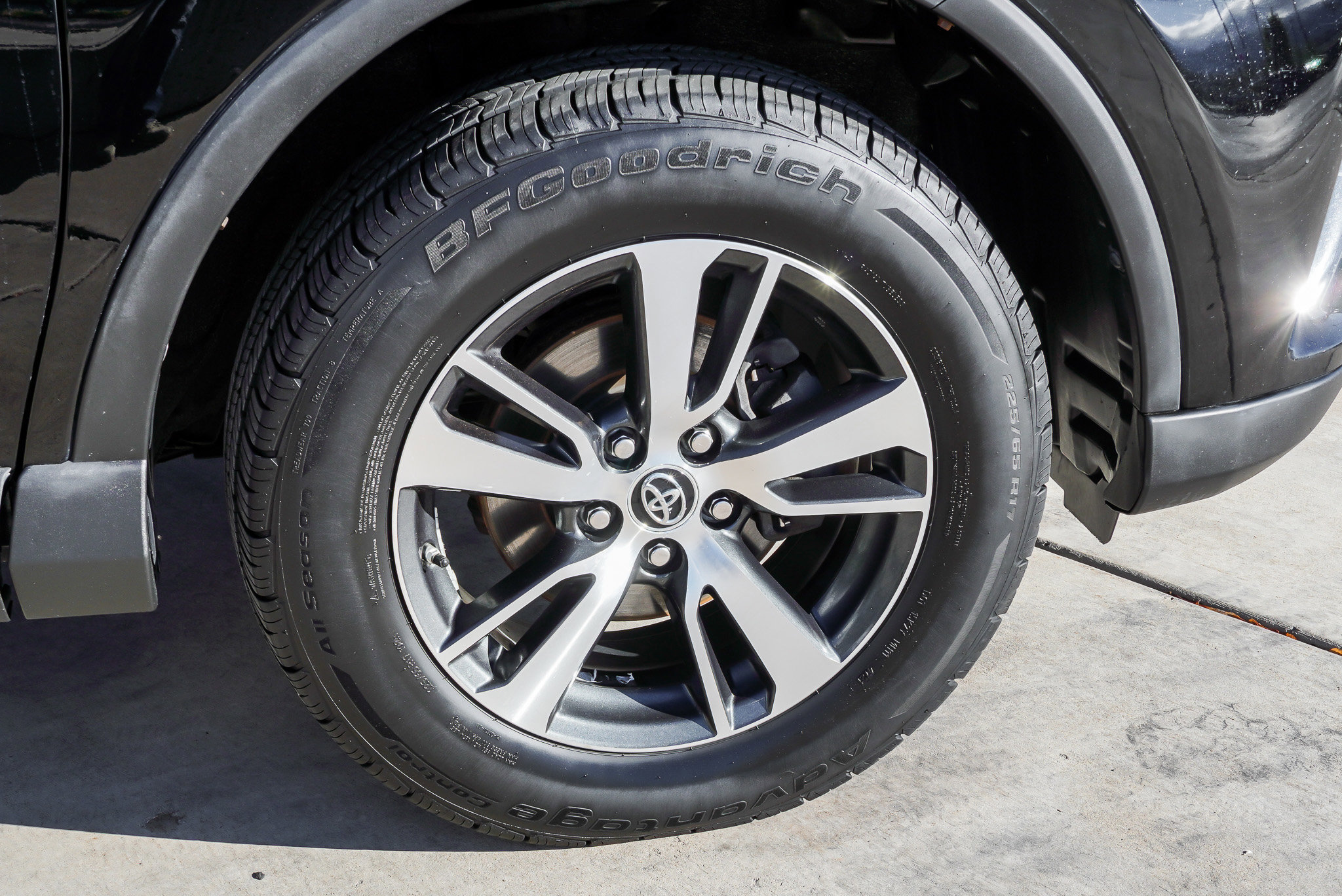 Used 2018 Toyota RAV4 XLE image 10