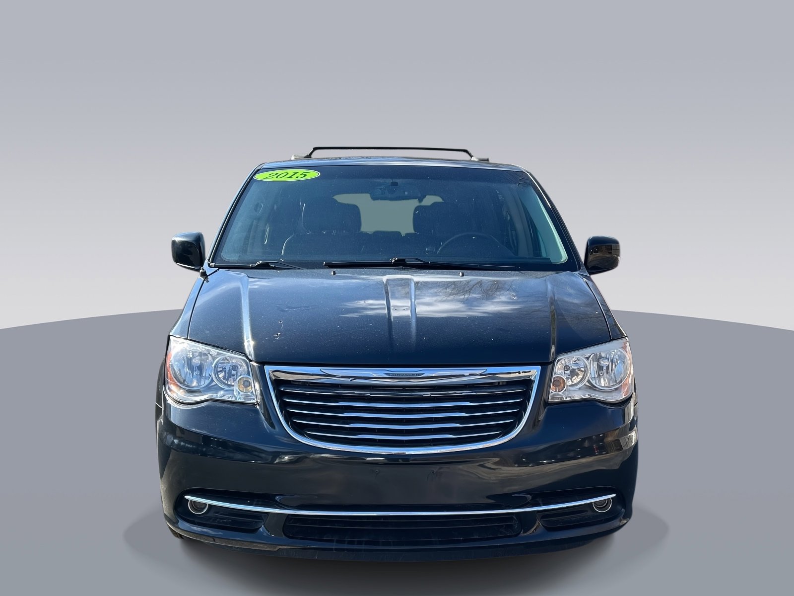 Used 2015 Chrysler Town & Country Touring FWD image 9