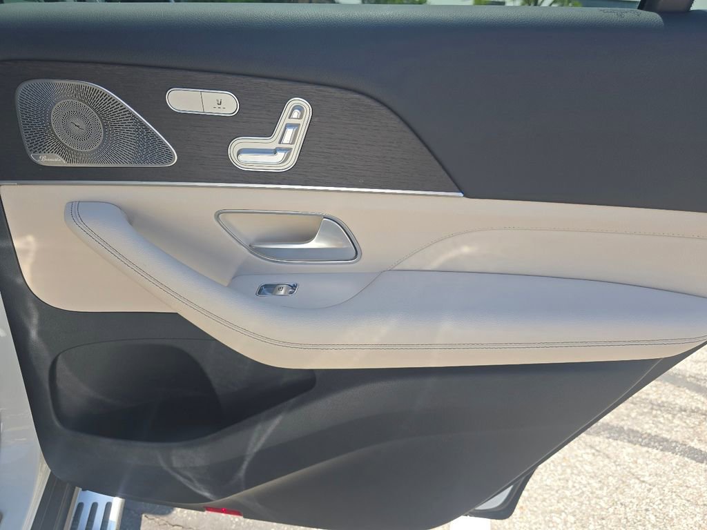 Used 2025 Mercedes-Benz GLS 450 4MATIC image 24