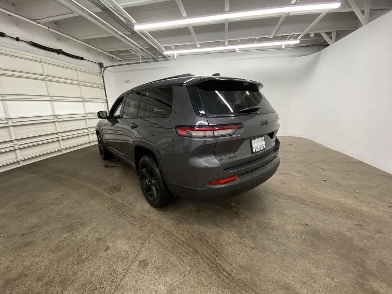Used 2022 Jeep Grand Cherokee L Limited w/ Luxury Tech Group II AWD/4WD image 4