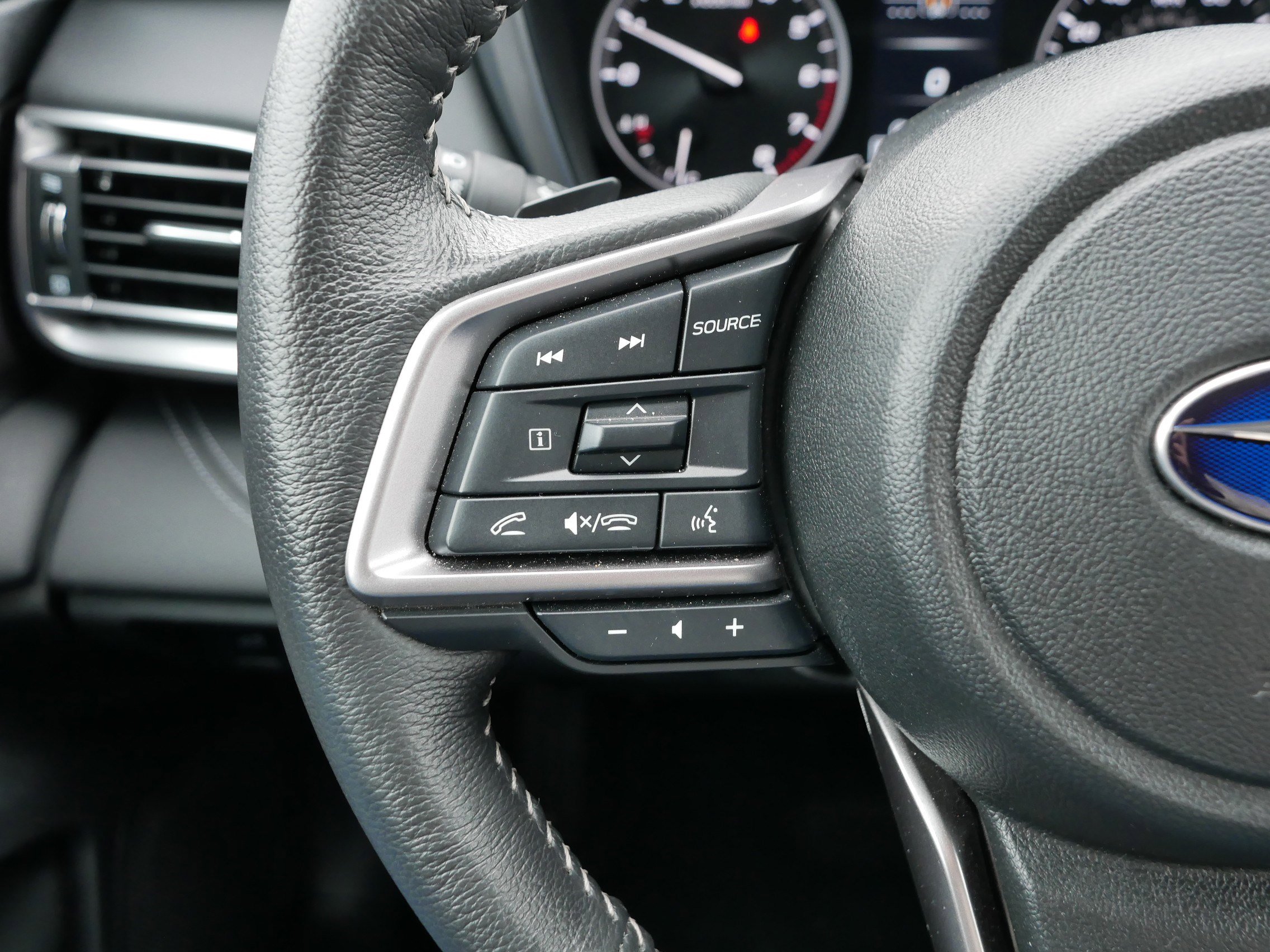 Certified 2025 Subaru Outback Limited image 31