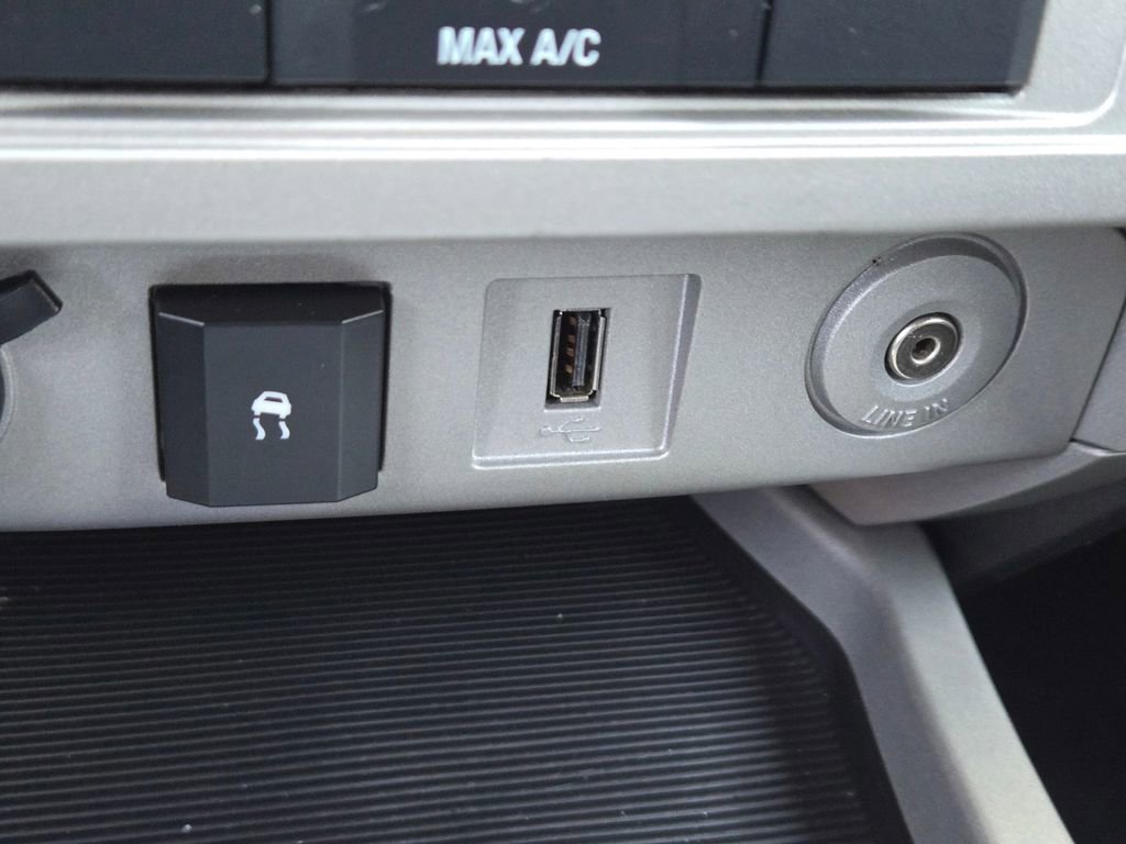 Used 2010 Ford Escape XLT image 16