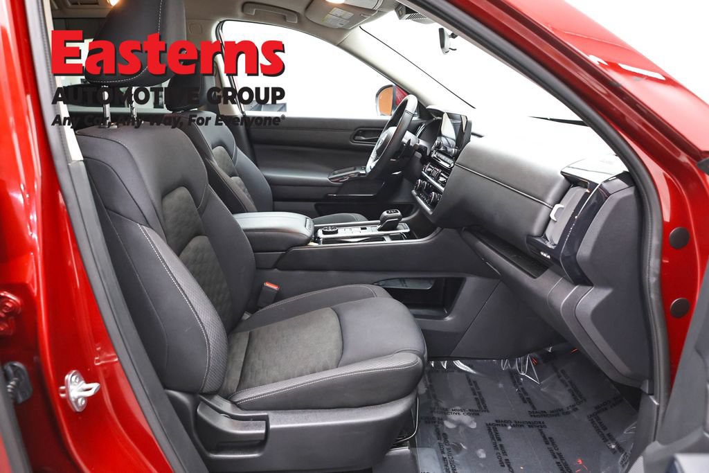 Used 2024 Nissan Pathfinder SV AWD/4WD image 25