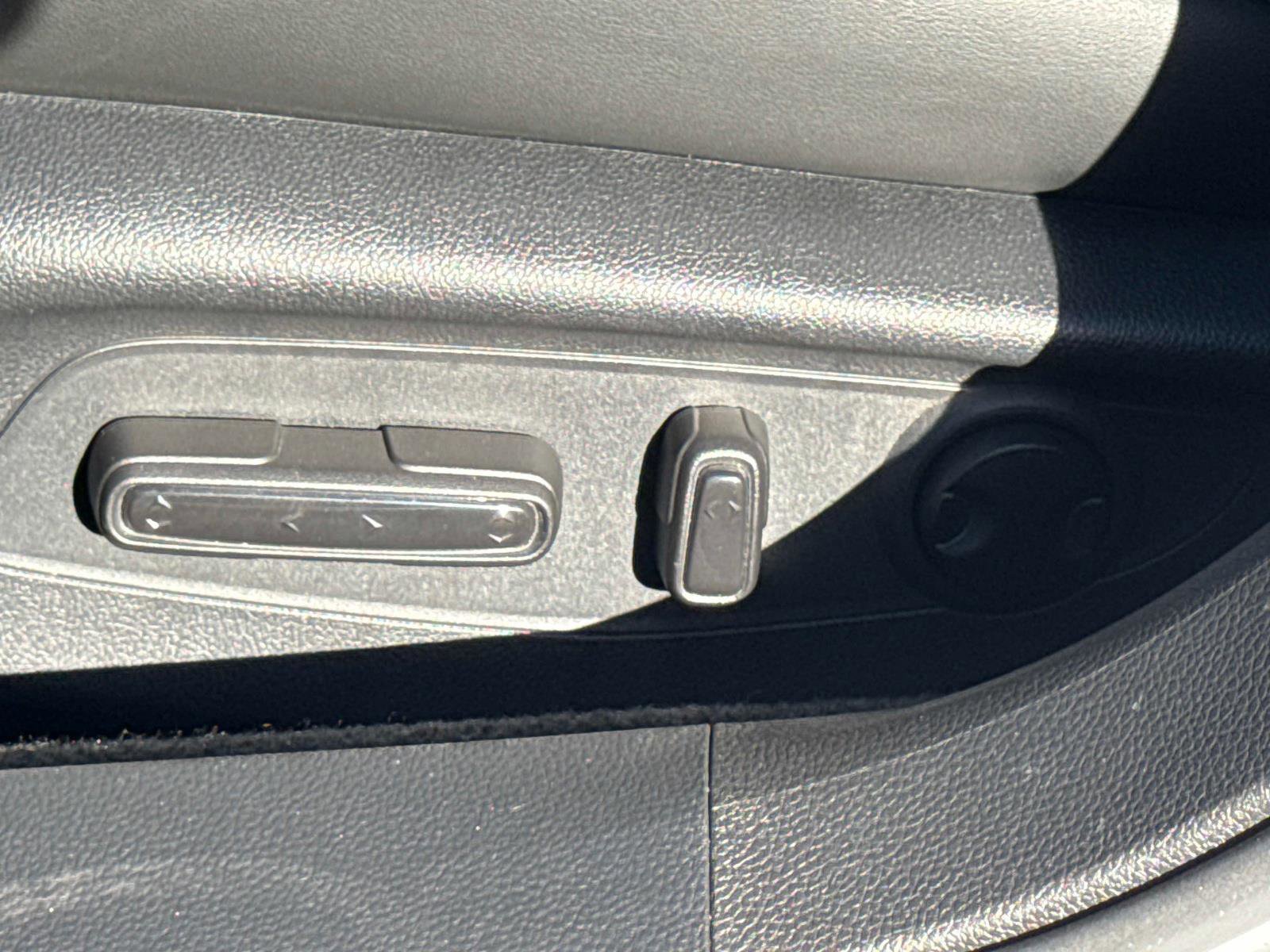 Certified 2025 Honda Accord EX-L image 19