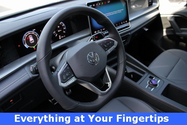 New 2025 Volkswagen Tiguan SE R-Line image 2