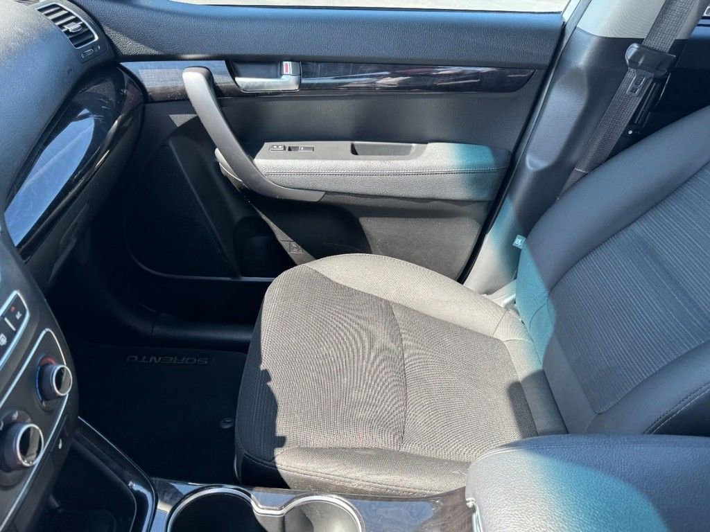 Used 2015 Kia Sorento LX image 13