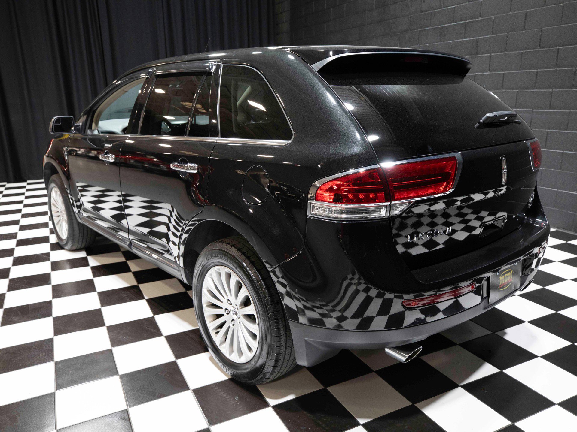 Used 2014 Lincoln MKX AWD w/ Olive Ash Wood Package image 17