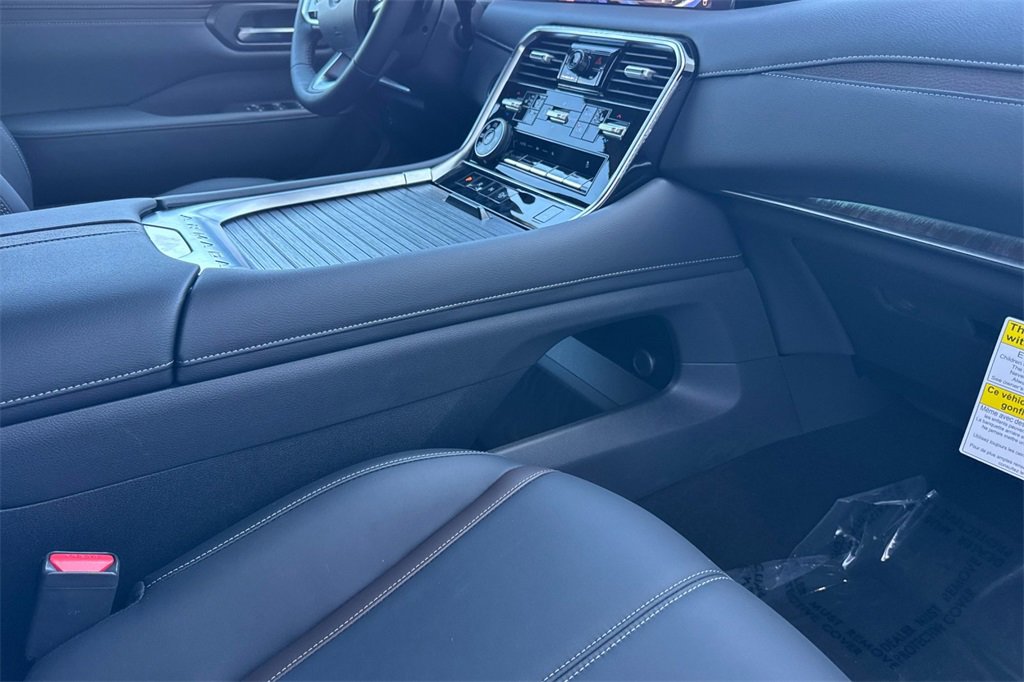 New 2025 Nissan Armada SL image 15