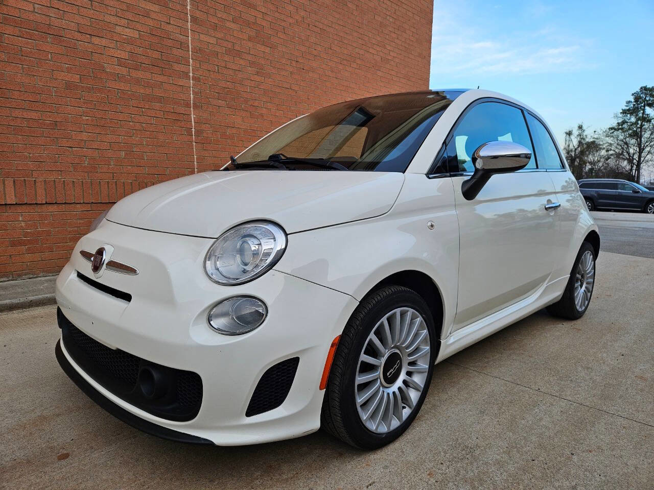 Used 2018 FIAT 500 Lounge image 1