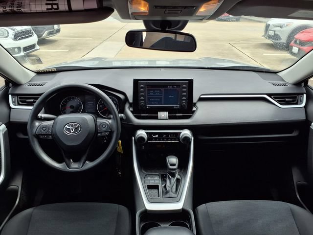 Used 2021 Toyota RAV4 LE FWD image 11