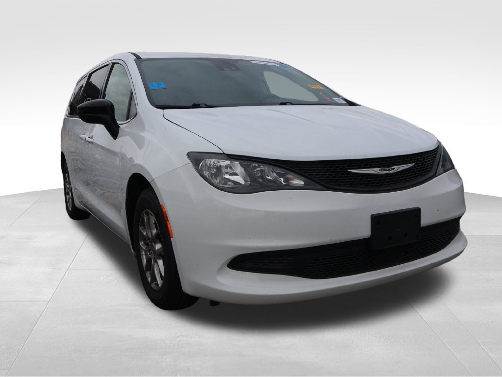 Used 2024 Chrysler Voyager LX FWD image 10