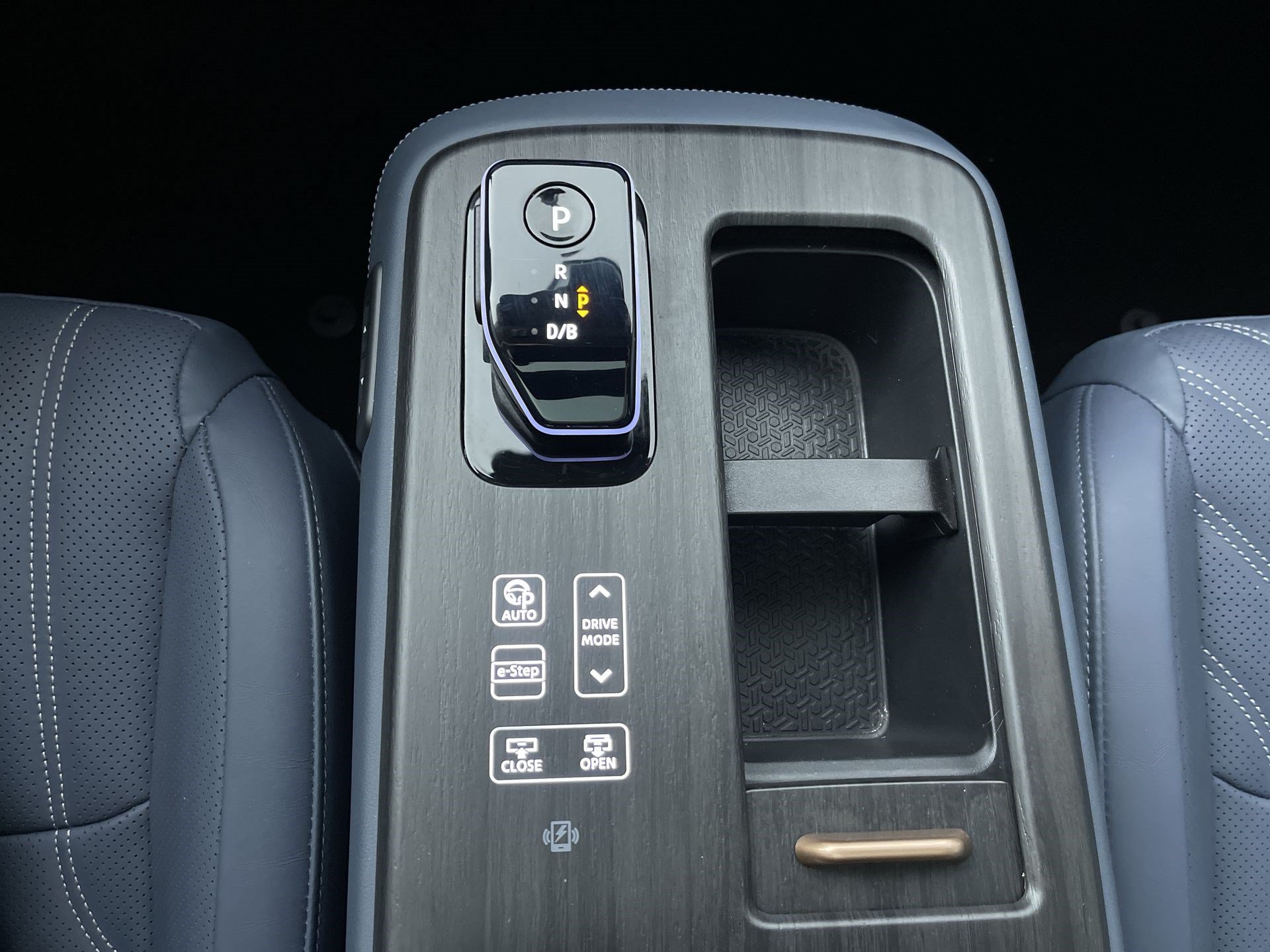 Certified 2024 Nissan Ariya AWD image 22