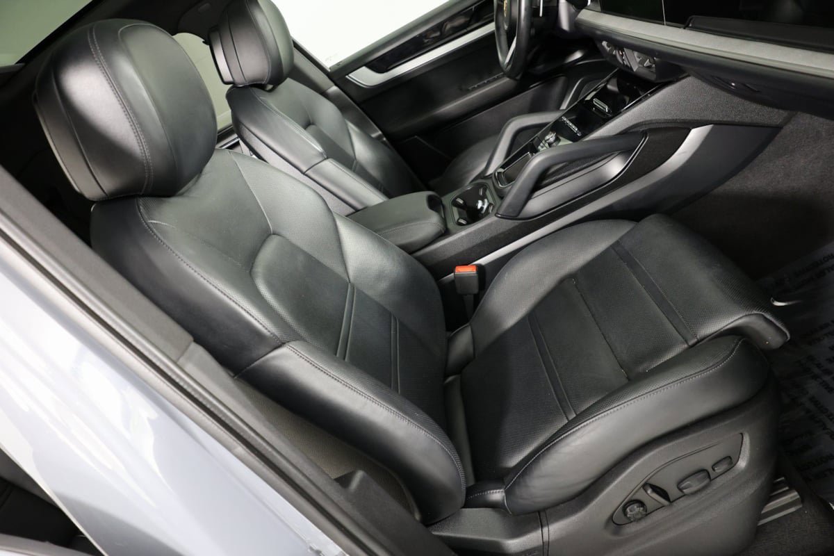 Used 2024 Porsche Cayenne Coupe image 30
