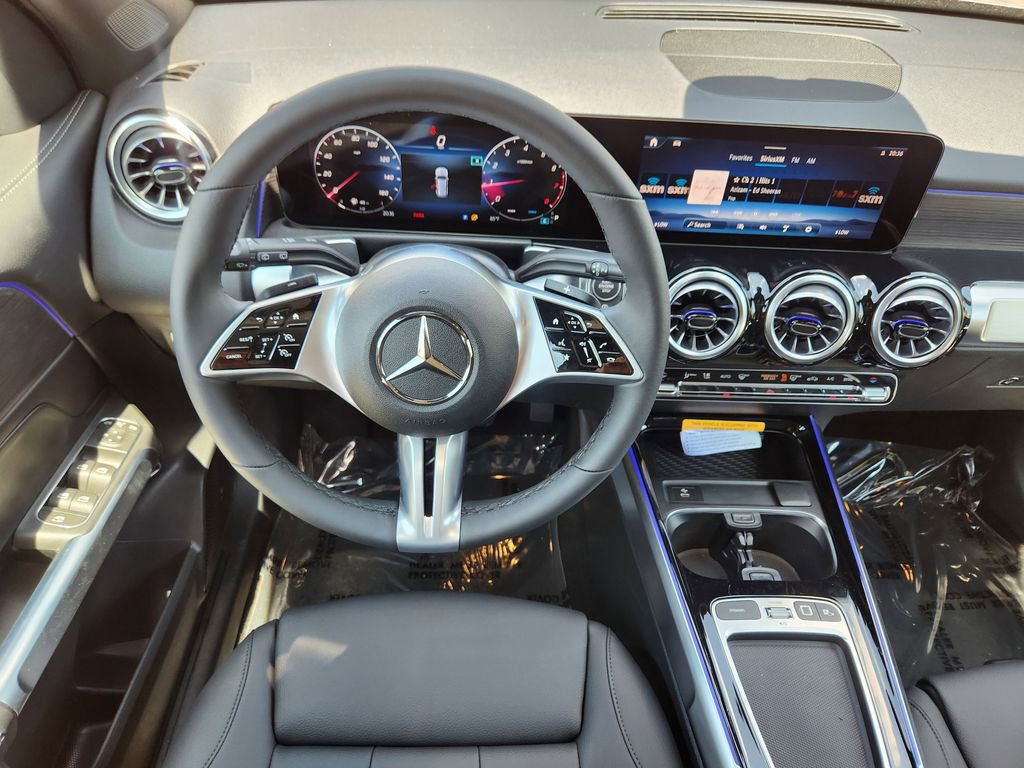 Used 2025 Mercedes-Benz GLB 250 4MATIC image 26
