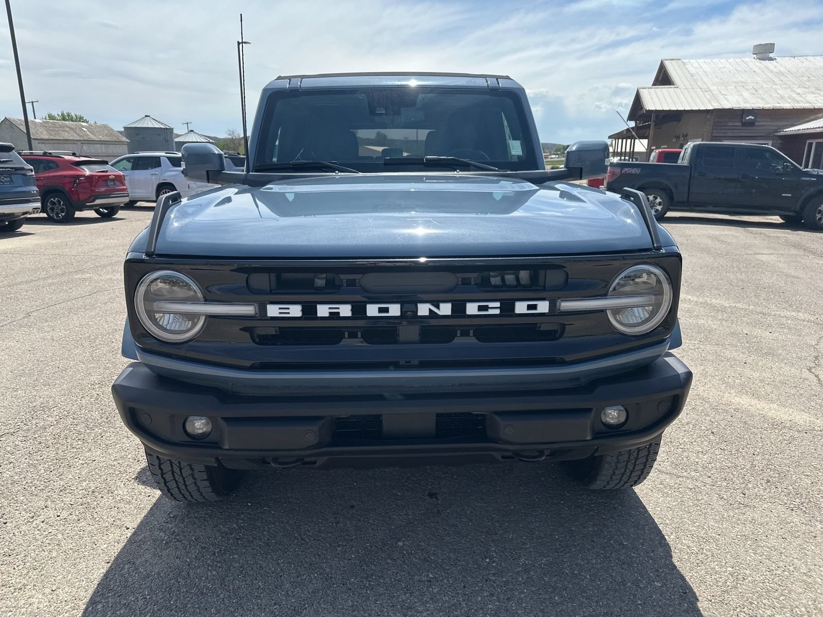 Used 2023 Ford Bronco Outer Banks AWD/4WD image 2