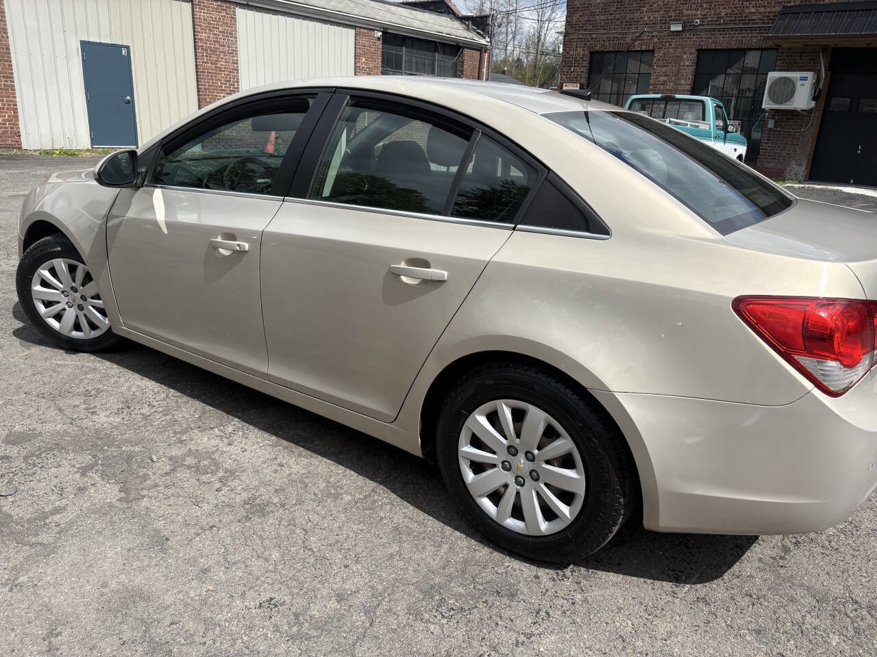 Used 2011 Chevrolet Cruze LT FWD image 10
