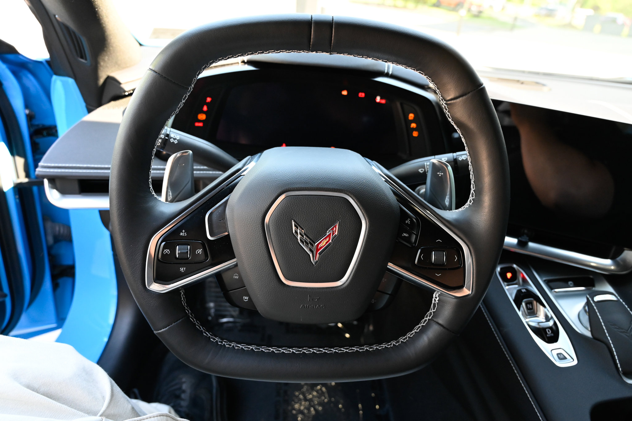 Used 2021 Chevrolet Corvette Stingray Coupe w/ Chrome Exterior Badge Package RWD image 18