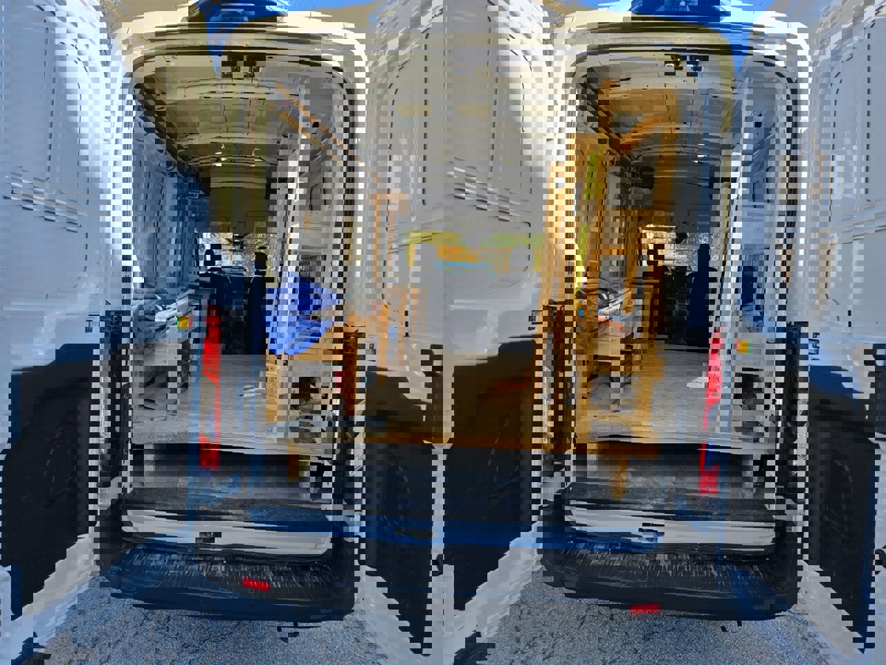 Used 2022 Ford E-Transit Medium Roof image 20