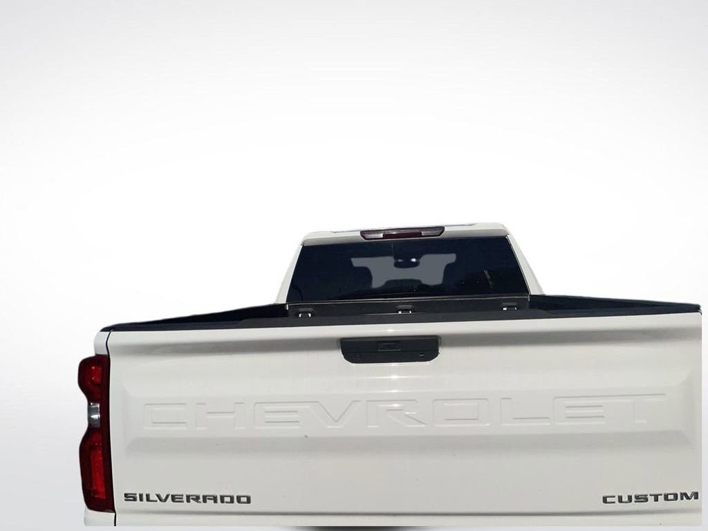 Used 2021 Chevrolet Silverado 1500 Custom image 3